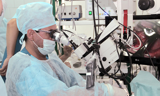 29 июня в «Клинике Новых технологий» были проведены уникальные молекулярно-резонансные операции итальянским хирургом А. Бьянчи
